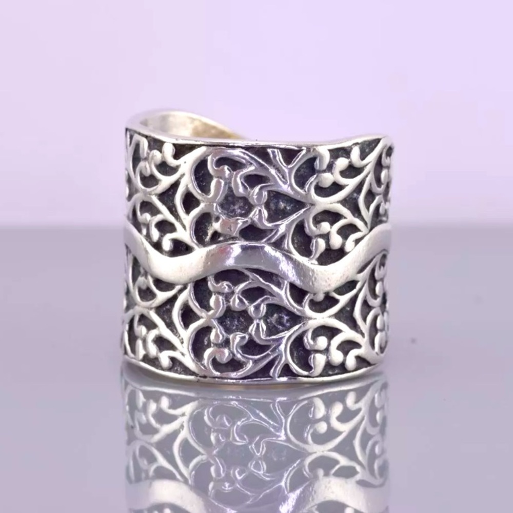 Silpada Vintage Rare Sterling Silver
Beautiful Filigree, Scrolled Vine Ring